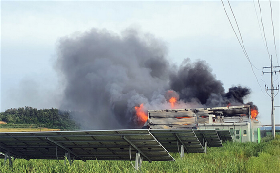 光伏電站智能防火監(jiān)控攝像頭，超遠距離高清透霧攝像機